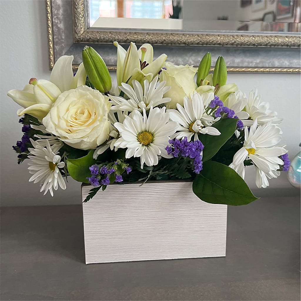 Beyond Blue Box Bouquet – Fleuristerie Marie-chantal, Shawinigan PQ