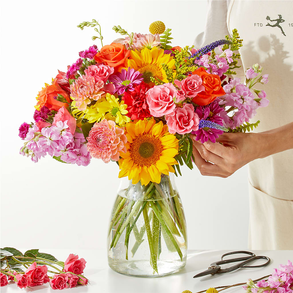 Cue the Confetti - A Florist Original – Fleuristerie Marie-chantal, Shawinigan PQ