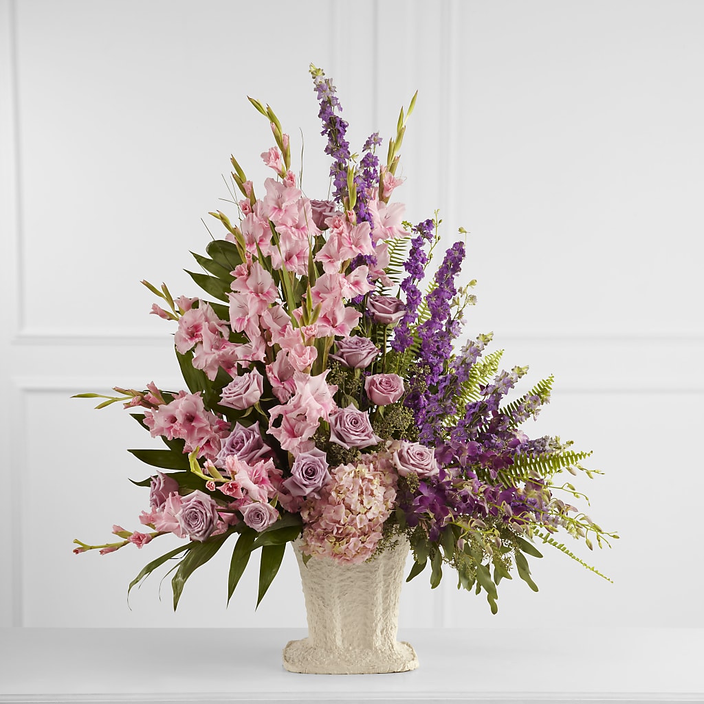 Flowing Garden Arrangement – Fleuristerie Marie-chantal, Shawinigan PQ