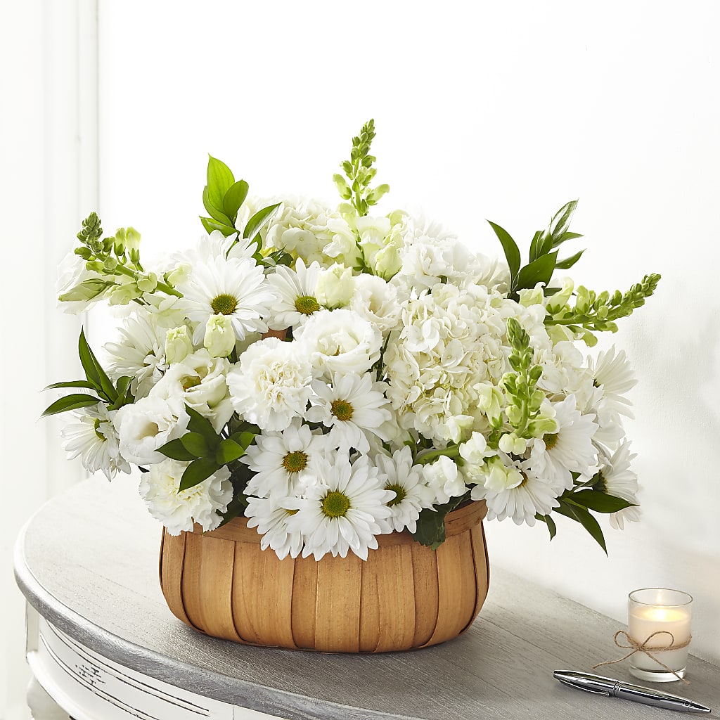 Pure Ivory Basket – Fleuristerie Marie-chantal, Shawinigan PQ