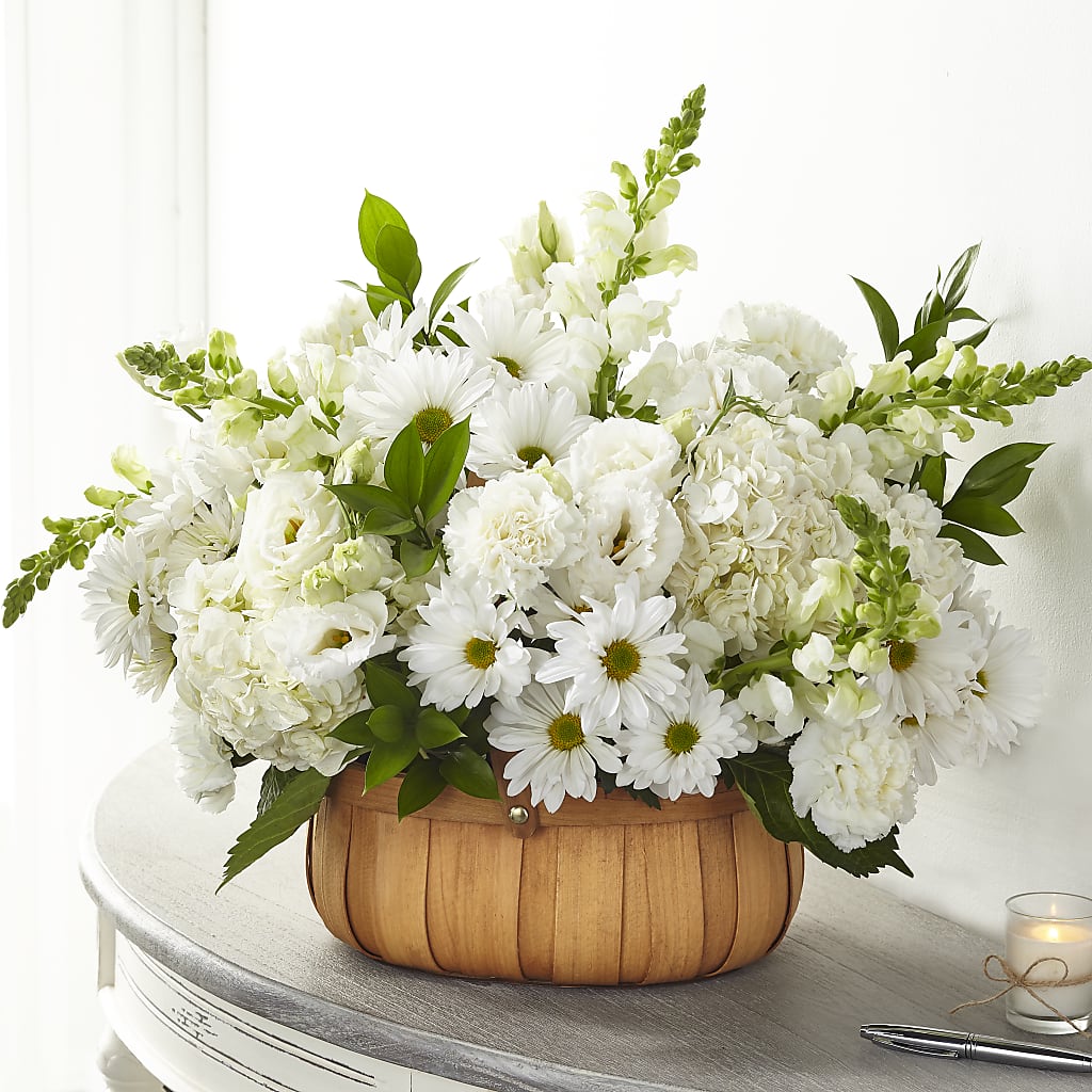 Pure Ivory Basket – Fleuristerie Marie-chantal, Shawinigan PQ