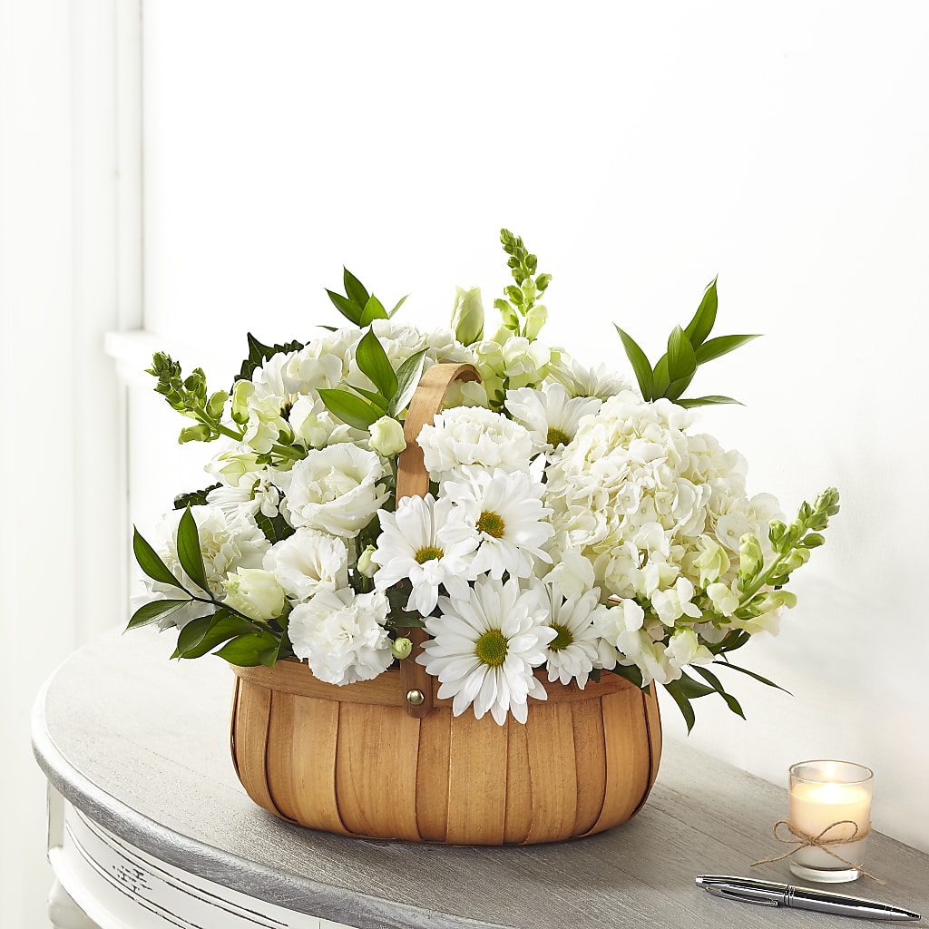 Pure Ivory Basket – Fleuristerie Marie-chantal, Shawinigan PQ
