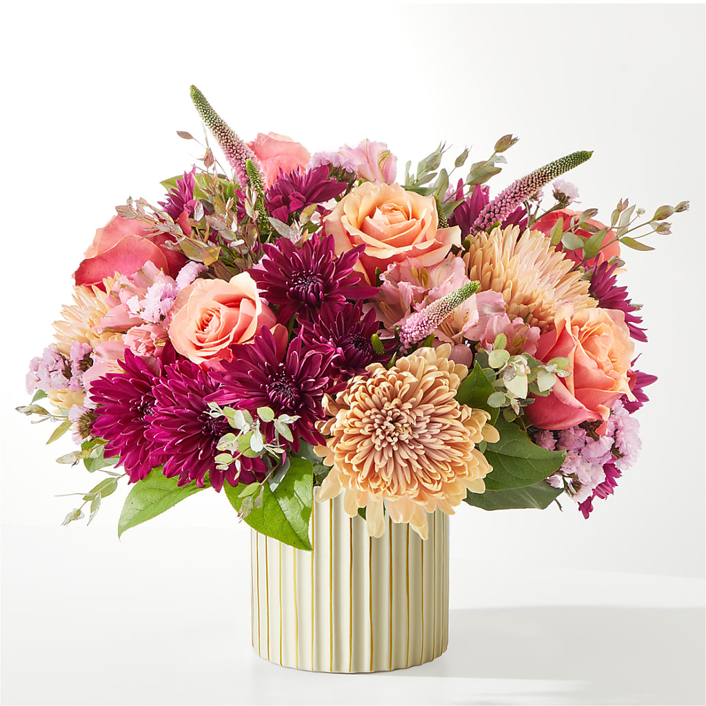 Berry Cobbler Bouquet with Ivory Vase – Fleuristerie Marie-chantal, Shawinigan PQ