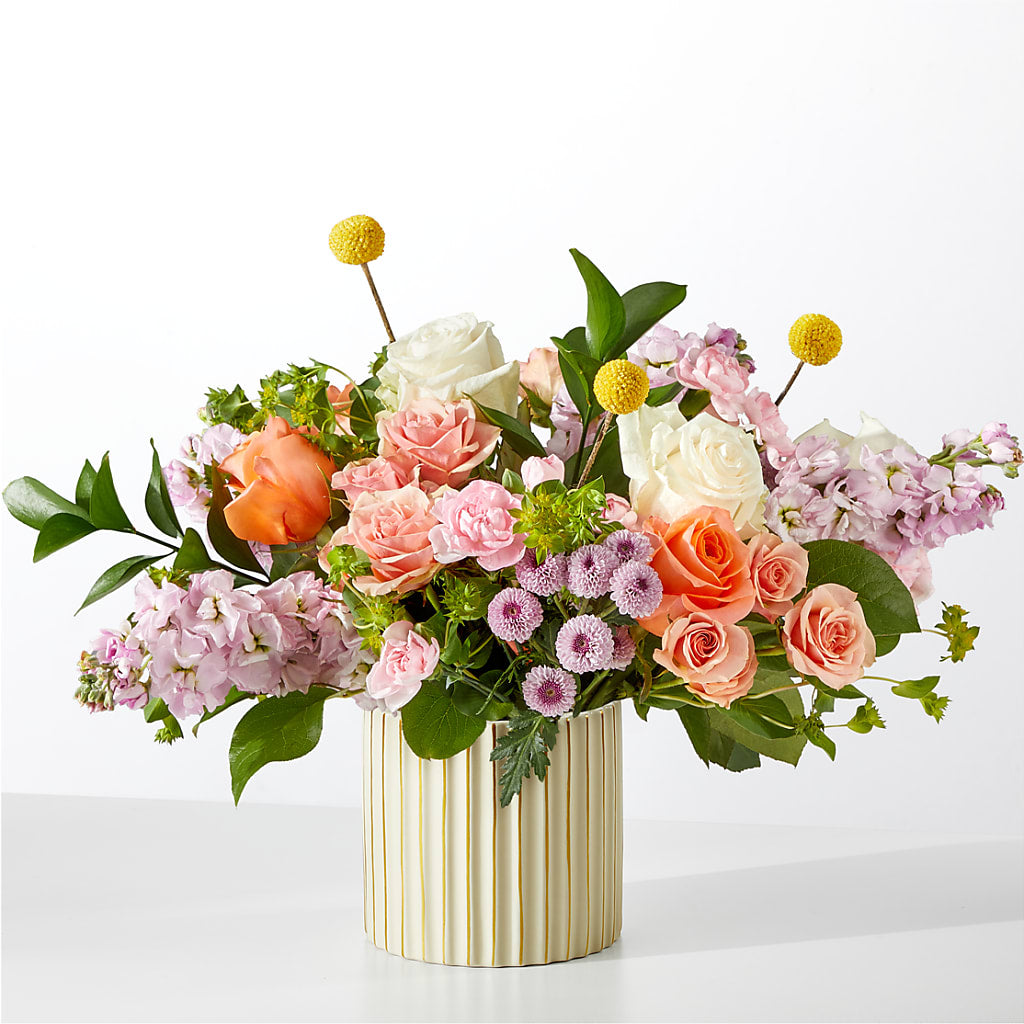 French Market Bouquet with Ivory Vase – Fleuristerie Marie-chantal, Shawinigan PQ