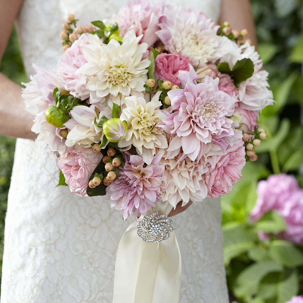 Heart's Promise Bouquet – Fleuristerie Marie-chantal, Shawinigan PQ