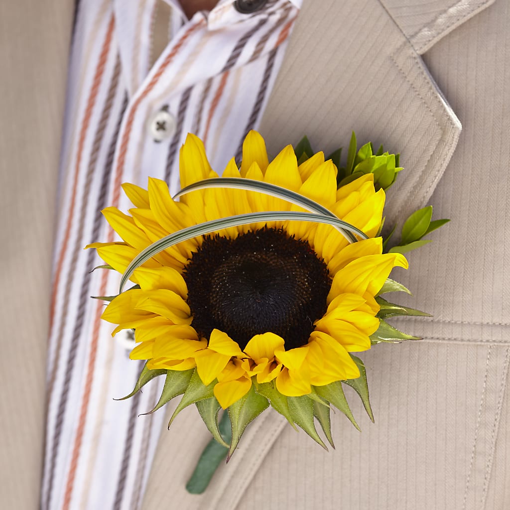 Free Spirit Boutonniere – Fleuristerie Marie-chantal, Shawinigan PQ