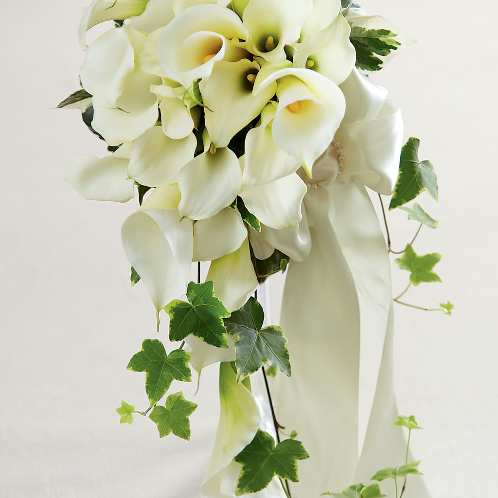 White Chapel Bouquet – Fleuristerie Marie-chantal, Shawinigan PQ