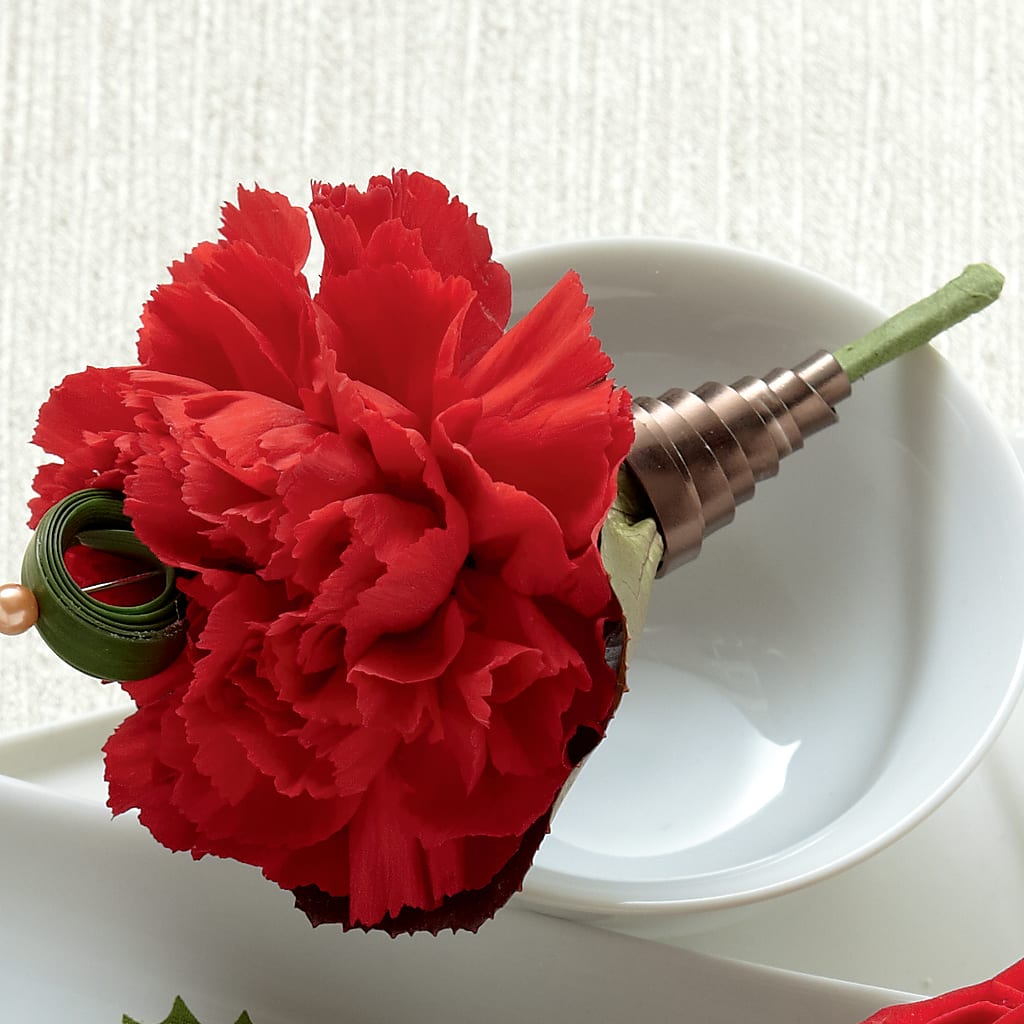 Red Carnation Boutonniere – Fleuristerie Marie-chantal, Shawinigan PQ
