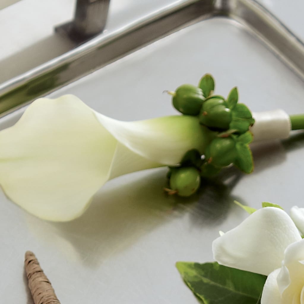 White Calla Boutonniere – Fleuristerie Marie-chantal, Shawinigan PQ