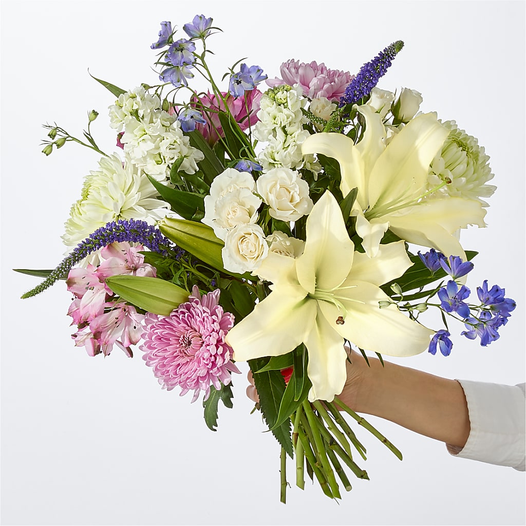Winter Celebration Bouquet –  Fleuristerie Marie-chantal, Shawinigan PQ