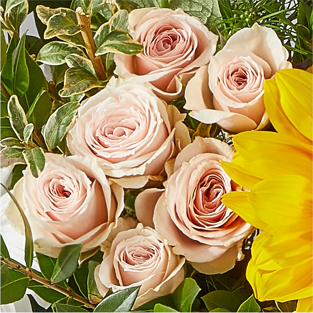 The Good Life Bouquet –  Fleuristerie Marie-chantal, Shawinigan PQ