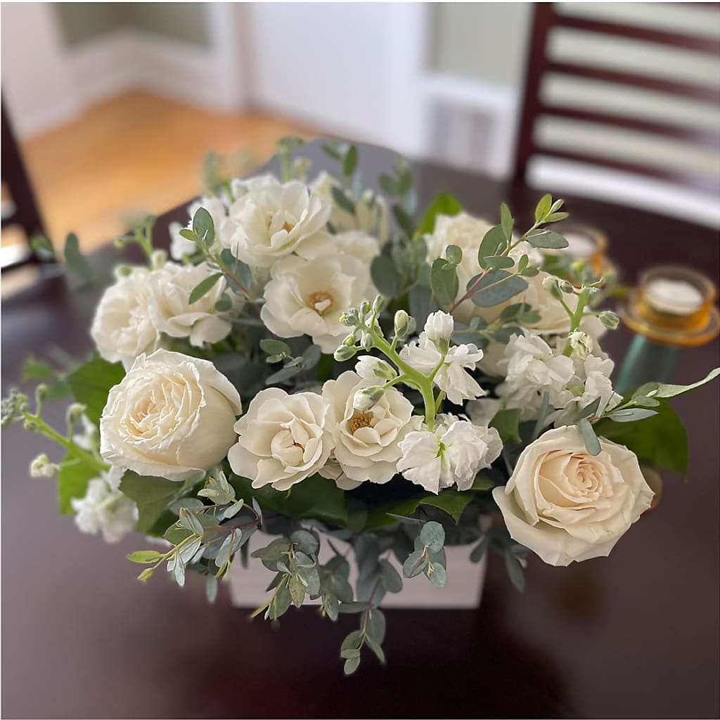 Fresh Linen Box Bouquet –  Fleuristerie Marie-chantal, Shawinigan PQ