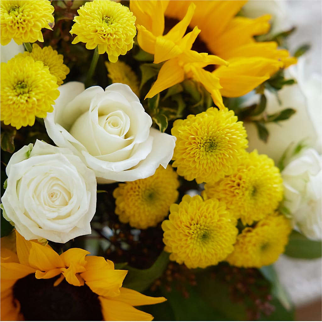 Luminous Morning Bouquet –  Fleuristerie Marie-chantal, Shawinigan PQ