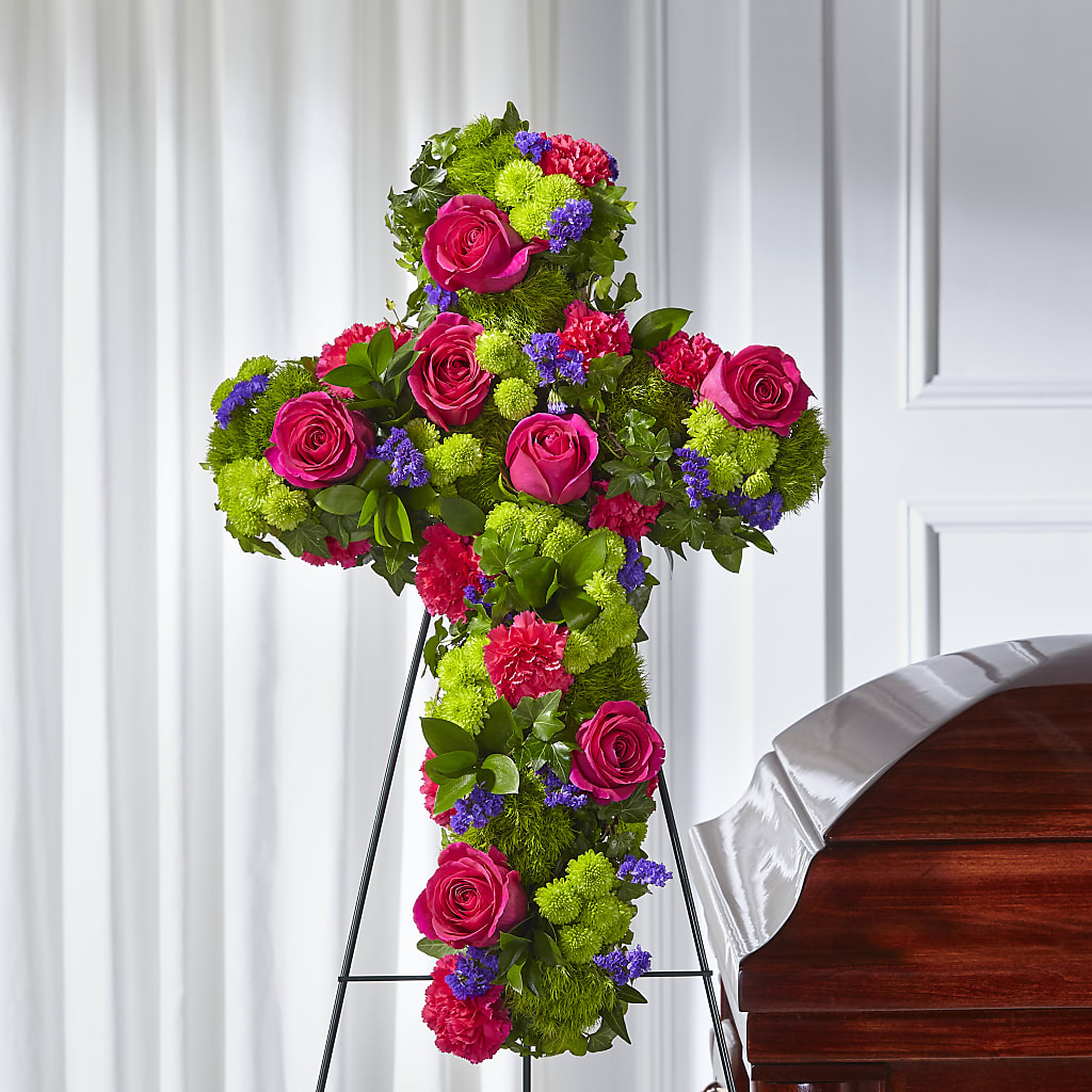 Tribute Rose Floral Cross –  Fleuristerie Marie-chantal, Shawinigan PQ