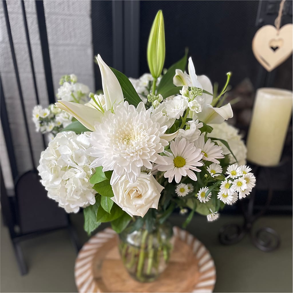 Classic Ivory – A Florist Original –  Fleuristerie Marie-chantal, Shawinigan PQ