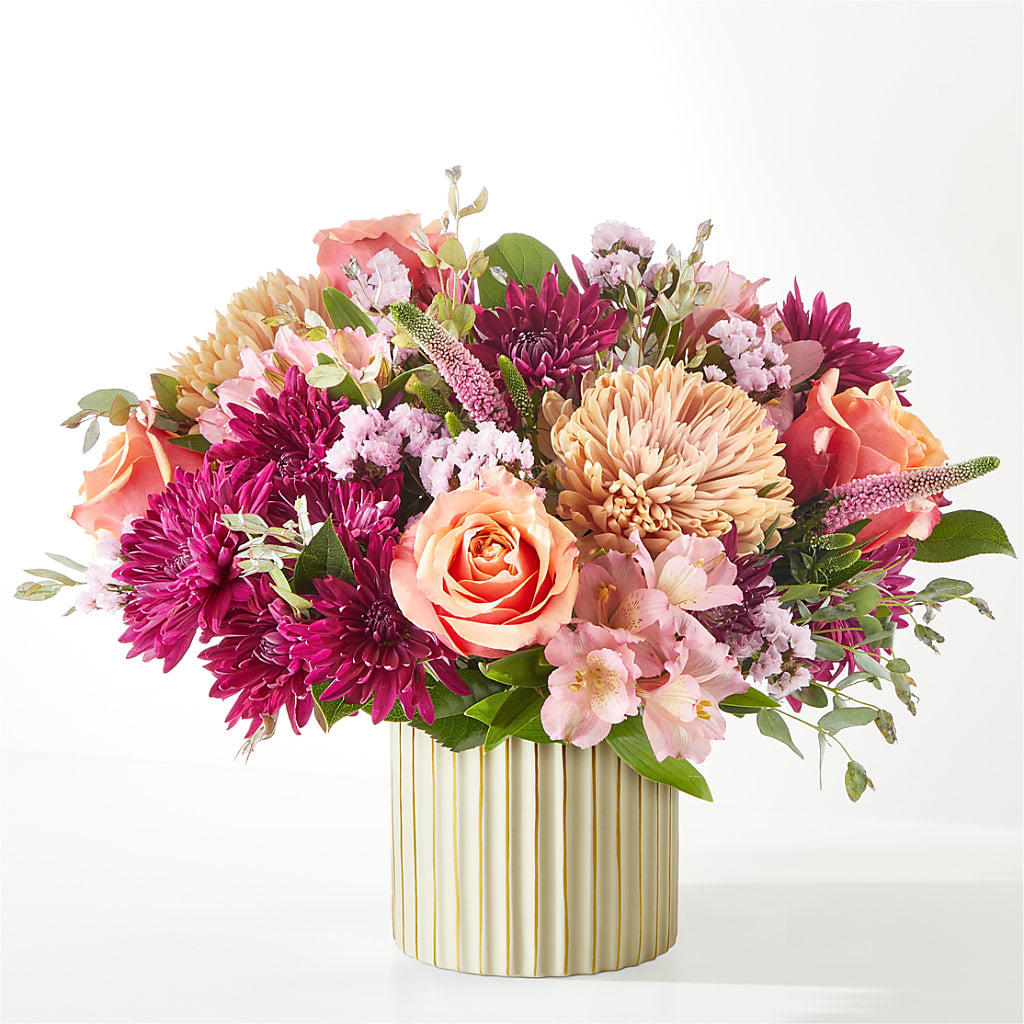 Berry Cobbler Bouquet with Ivory Vase –  Fleuristerie Marie-chantal, Shawinigan PQ