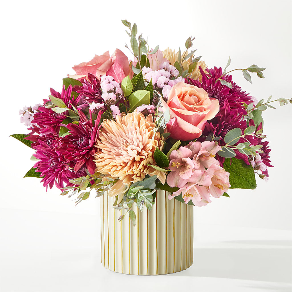 Berry Cobbler Bouquet with Ivory Vase –  Fleuristerie Marie-chantal, Shawinigan PQ