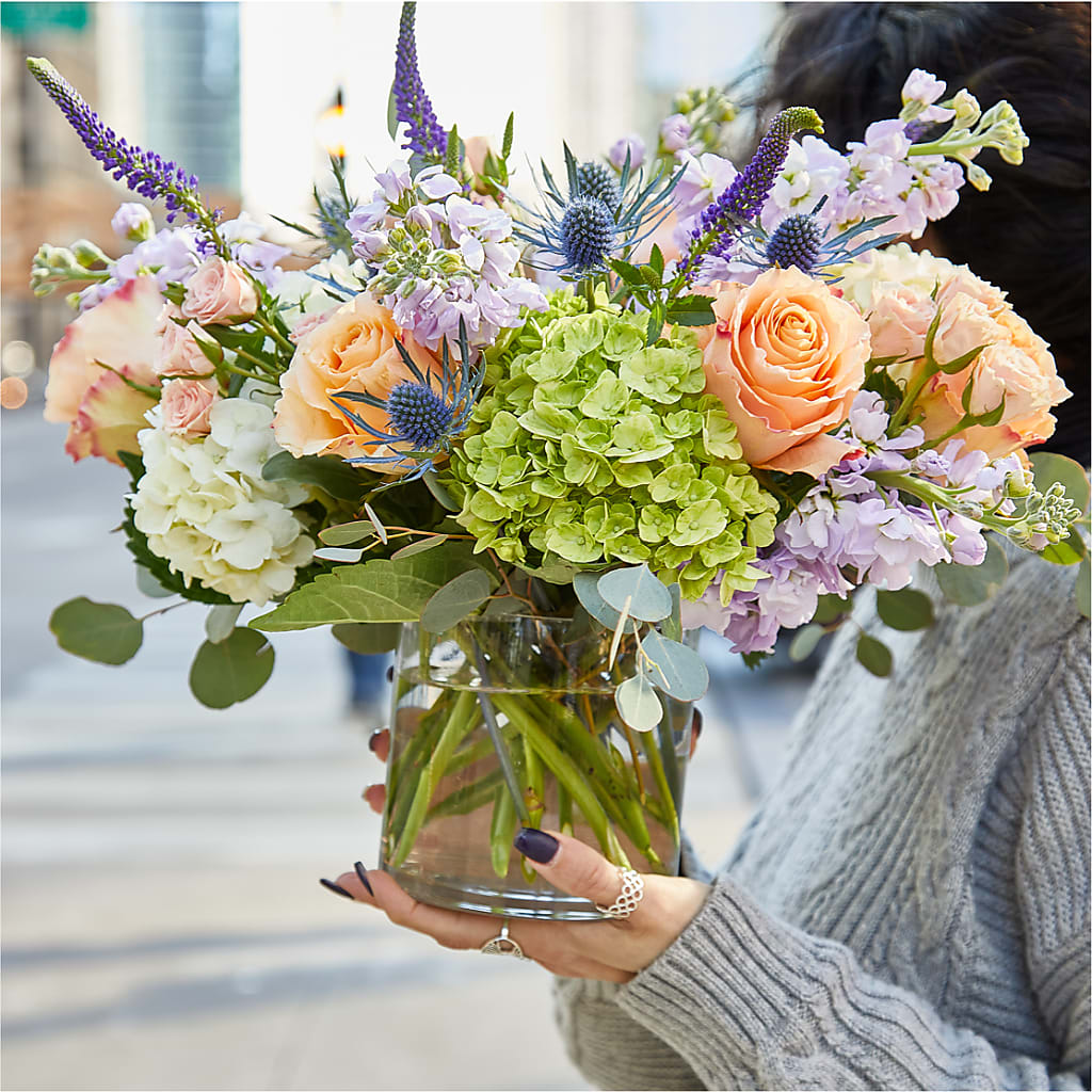 Porch Swing Bouquet –  Fleuristerie Marie-chantal, Shawinigan PQ